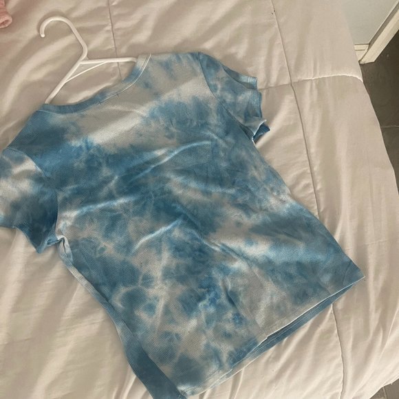 blue tie dye t shirt with daisy flowers - Picture 4 of 4